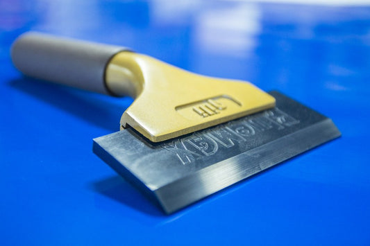 Tool for foiling "Bluemax" squeegee with handle