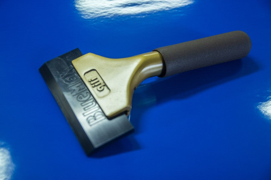 Tool for foiling "Bluemax" squeegee with handle