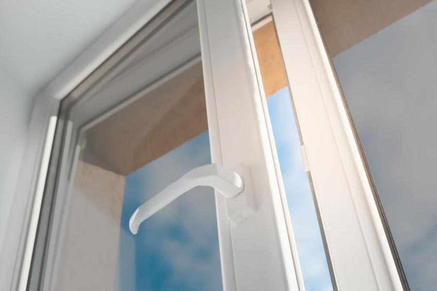 Insulating film window with cold protection